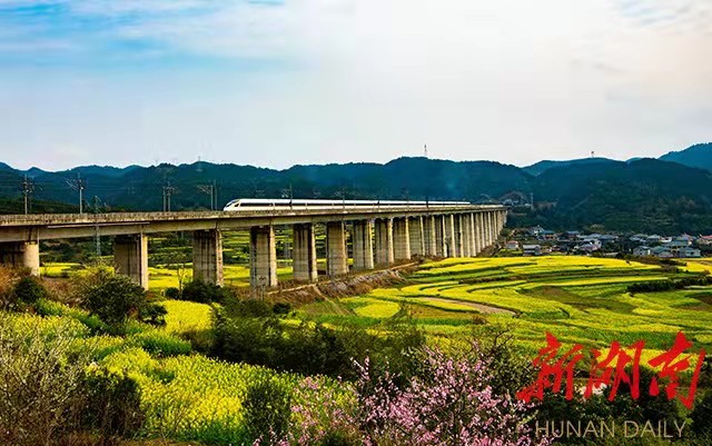 愉怀高铁建设顺利推进，未来展望振奋人心